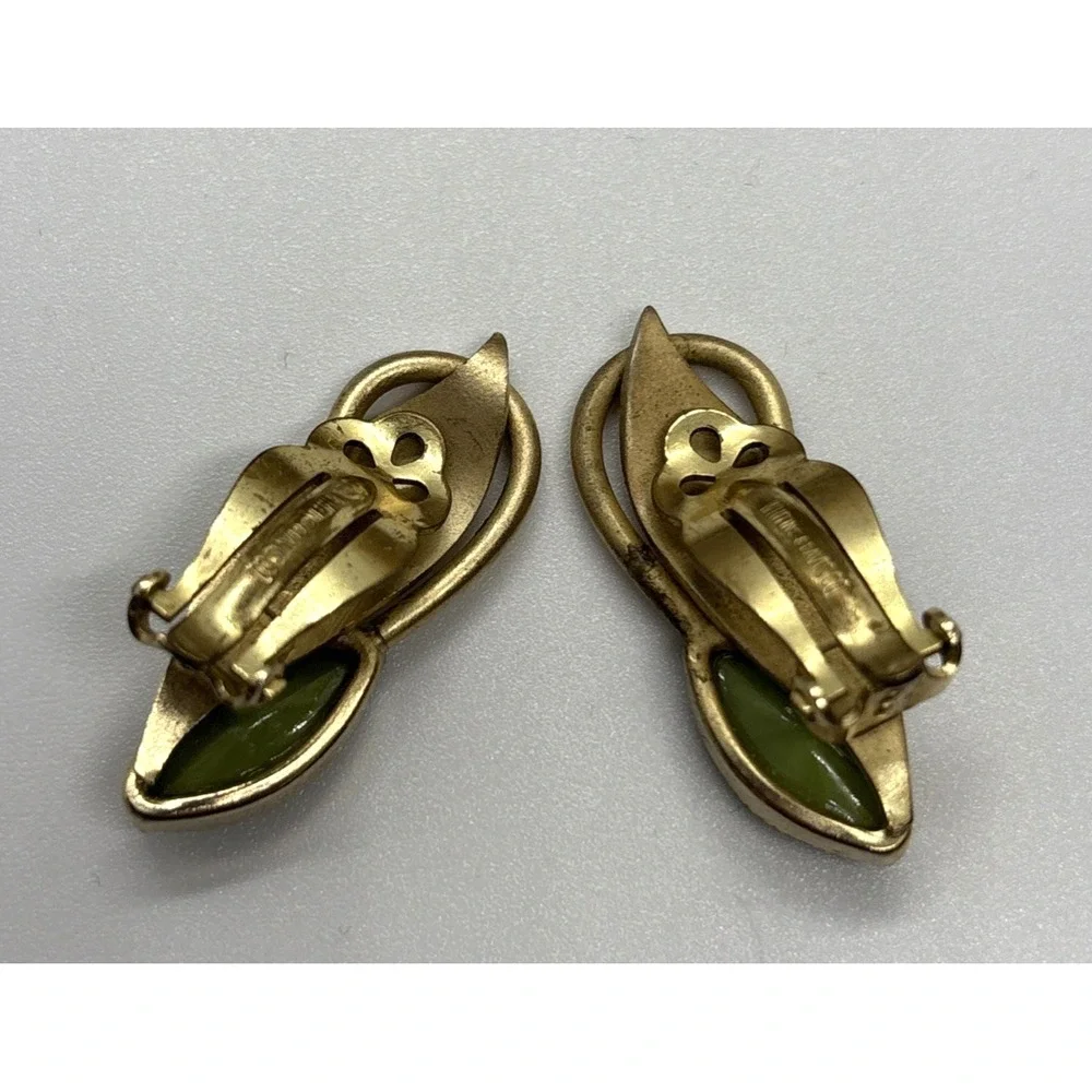 Vtg Whiting &‎ Davis Moss Green Givre Navette Gold Tone Leaf Clip Earrings 60s